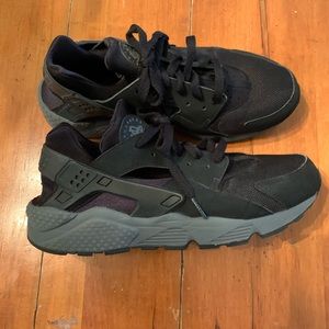 NIKE MEN’S AIR HUARACHE SNEAKER SHOES SIZE 9